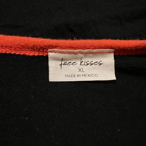 Free Kisses Halloween 3/4 Sleeve Junior Size XL - Picture 6 of 6